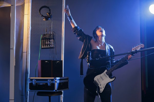 How to Nail the British Rocker Chic Look for Women?