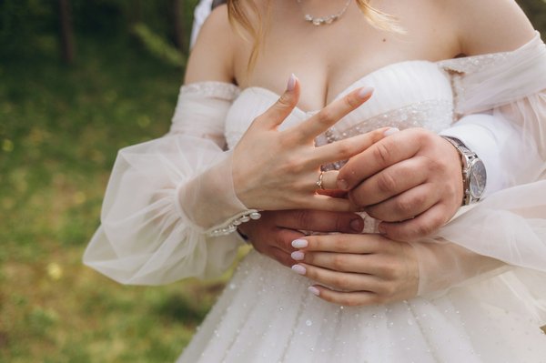 How to Create an Iconic Look Inspired by the British Royal Ascot's Dress Code?