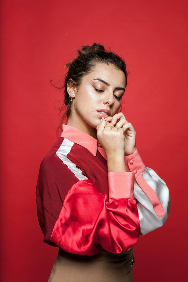 Which UK Fashion Magazines Offer the Best Style Advice for Women?